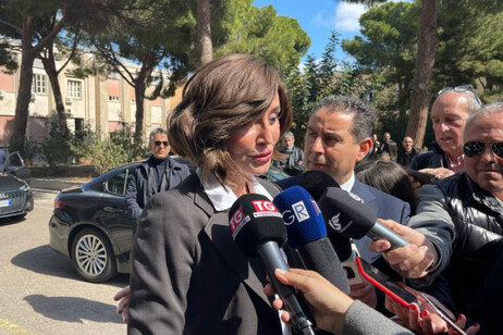 La ministra della ministra dellUniversità e della Ricerca Anna Maria Bernini allinaugurazione dellanno accademico a Cagliari