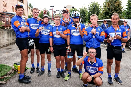 Ciclisti disabili in gara a 'L'Eroica' per abbattere diversità