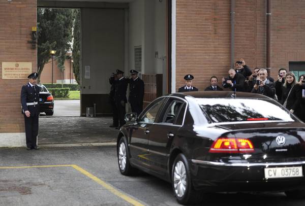 Papa Francesco arriva nel carcere minorile di Casal Del Marmo a Roma