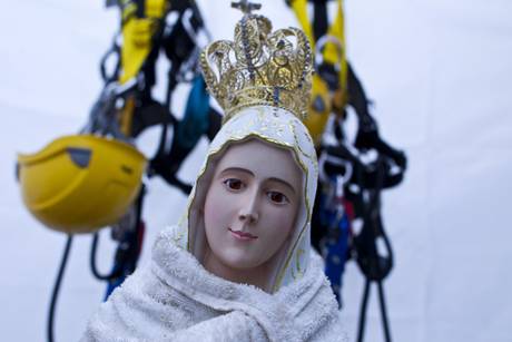 NAVE COSTA: RECUPERATI STATUA MADONNA E BAMBIN GESU'