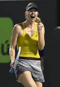 Maria Sharapova fatica ma avanza <b>FOTO</b>